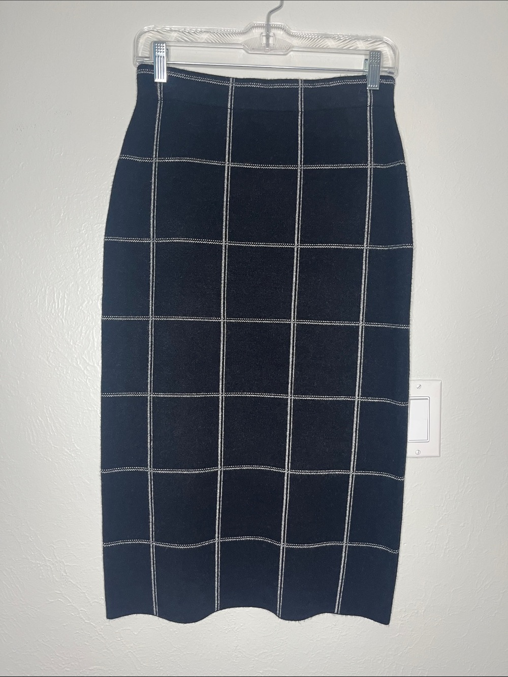 Tahari Black and White Knit Pencil Skirt - Size S Geometric Chic Office Stretch